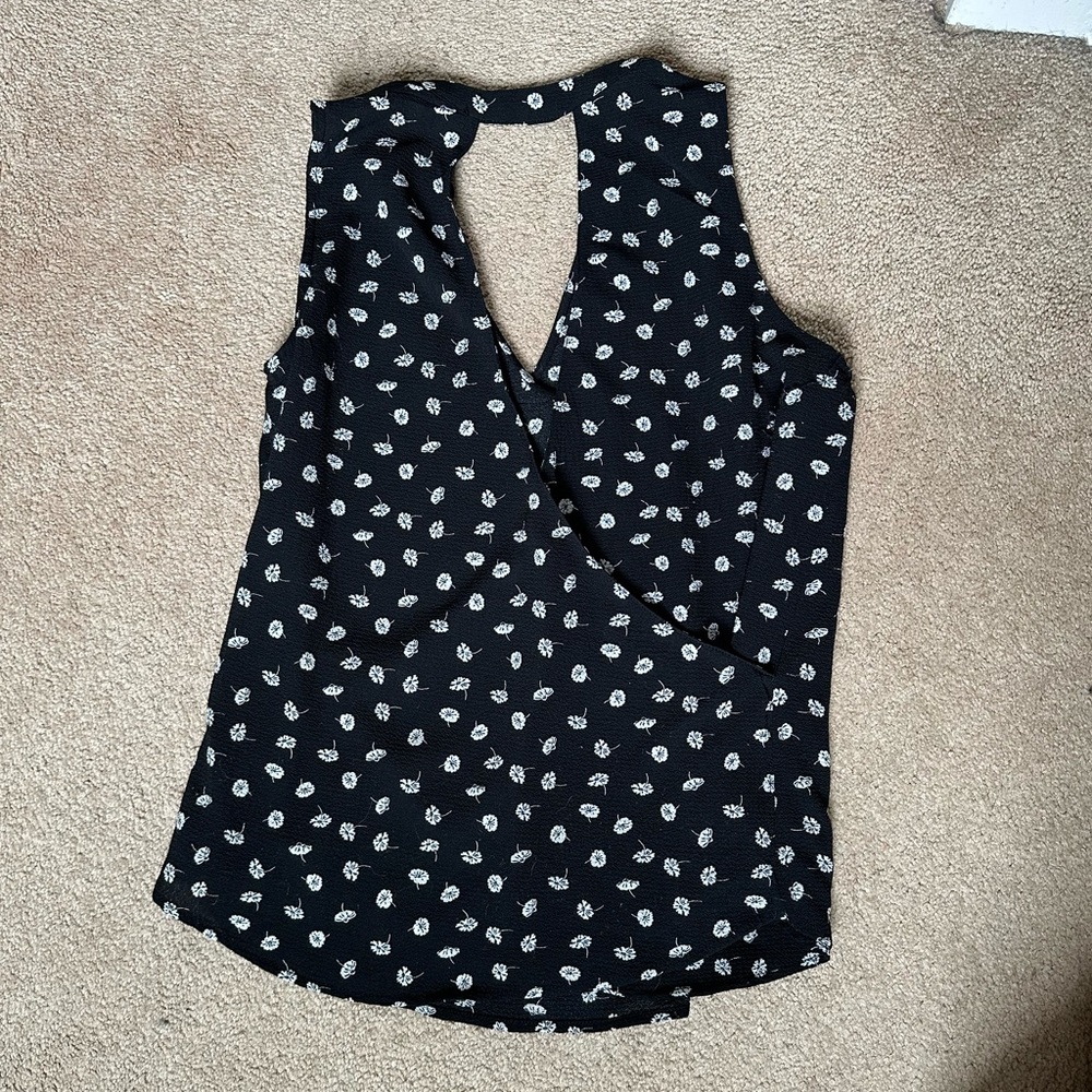 Patterned Top - Picture 2 of 2